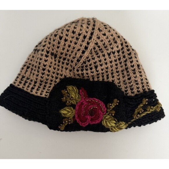 French Knot 100% Wool Beanie Hat Black Beige Hand Embroidered Flower Beaded Knit - Picture 9 of 9